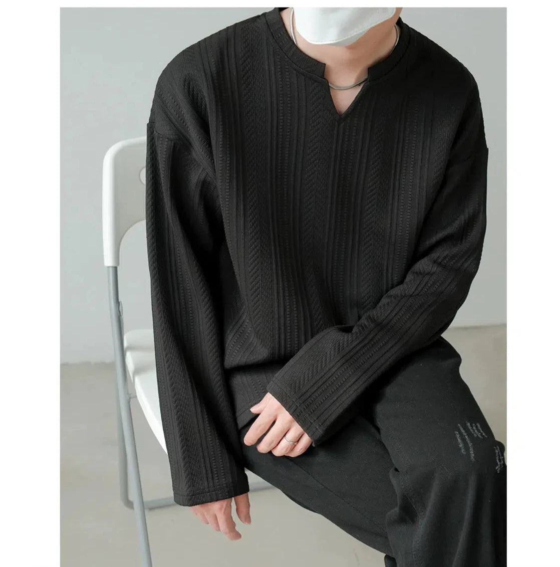 Textured V-neck Long-sleeved Pullover